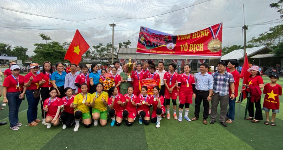 Vinh Hưng lên ngôi vô địch Giải bóng đá nữ huyện Phú Lộc